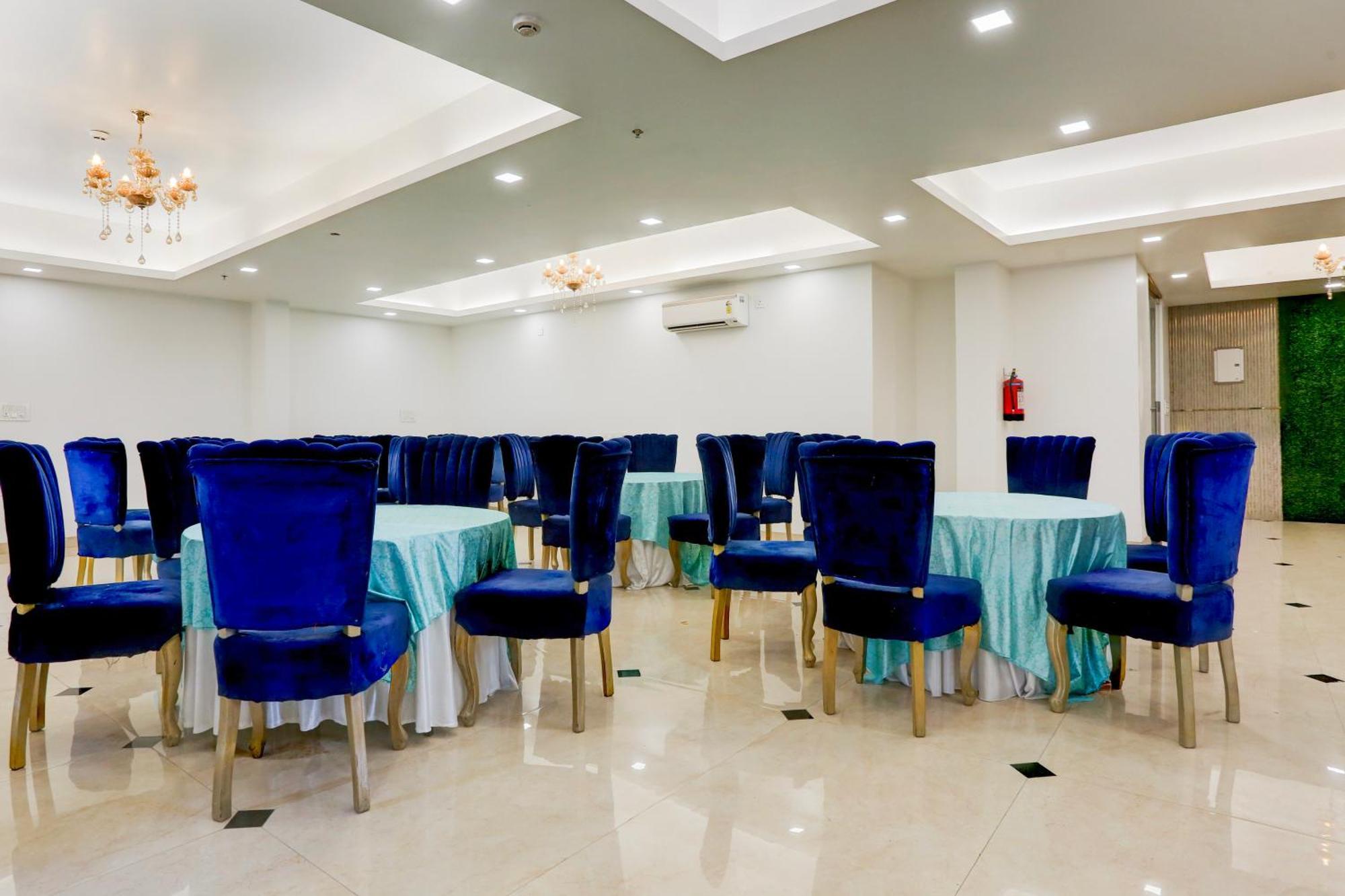 Palette Calista Premium Resort Samalkha Exterior photo